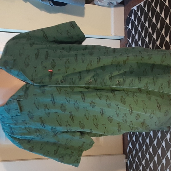 LEVIS GREEN AND BLACK FISHING SHIRT. LARGE - Picture 2 of 10